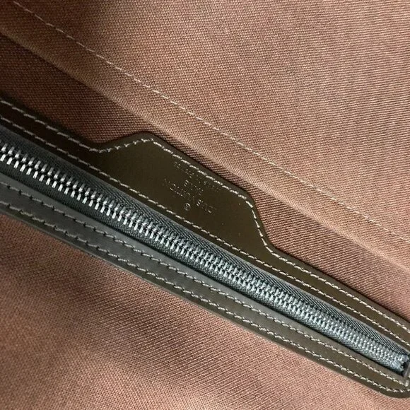 LOUIS VUITTON M30868 Taiga Crossbody Bag Messenger Bag Shoulder Bag